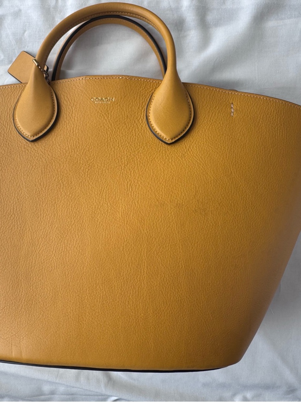 Coach Pebbled Leather Tote in Mustard Gold with two detachable shoulder straps - Picture 15 of 16